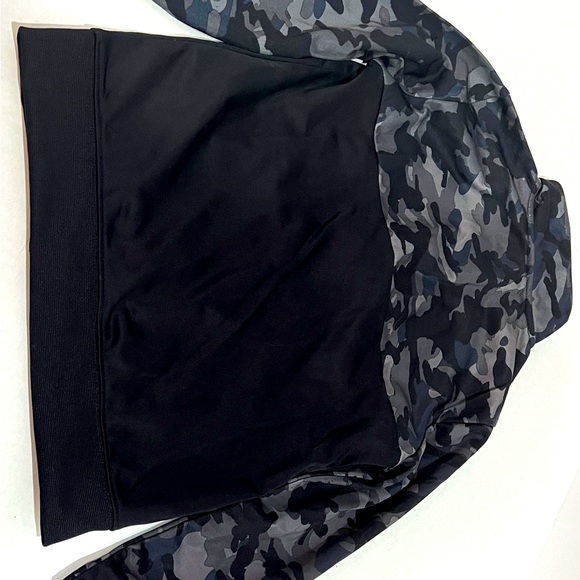 **Gently Used**Boy’s Nike Track Jacket (Size: L, 6-7) - Picture 4 of 4